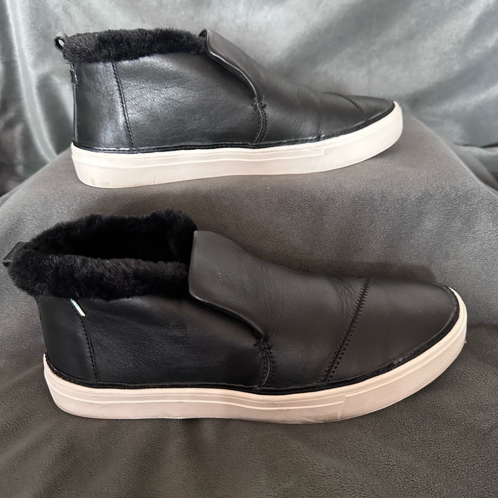 TOMS Paxton Women's Black Leather Fur Lined Ankle Boots. Size 9.5